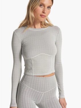 Vuori Chilled Out Long Sleeve Textured Top - Light Gray Houndstooth